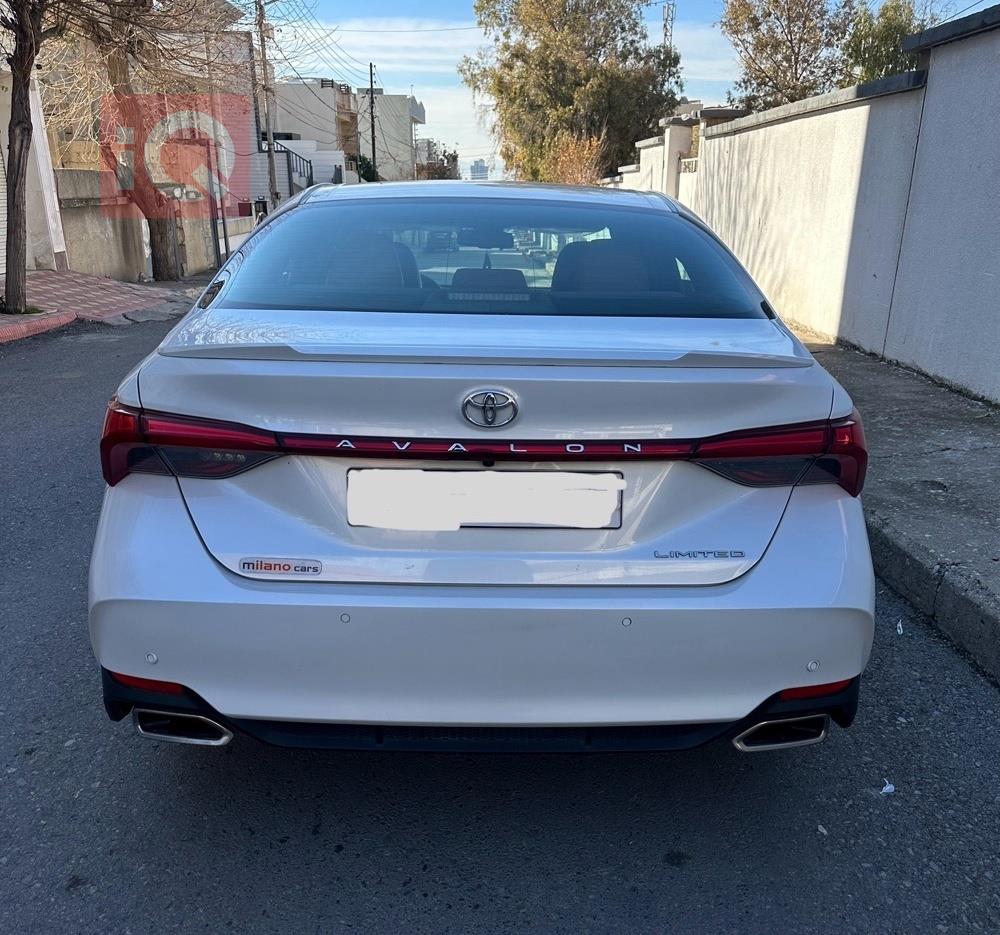 تويوتا أفالون